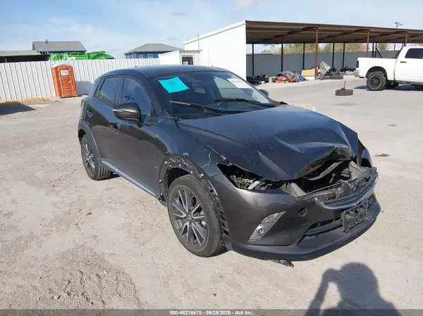JM1DKDD79H0146810 — 2017 Mazda CX-3, Передняя часть (Front End), фото до ремонта