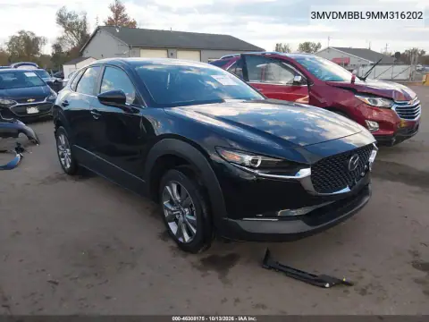 3MVDMBBL9MM316202 — 2021 Mazda CX-30, Сзади, фото до ремонта