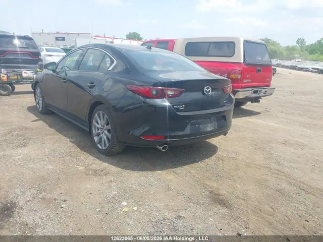 JM1BPBDM8S1797138 — 2025 Mazda MAZDA3 GT, фото 3 с аукциона IAAI 29.09.2026, Передняя часть