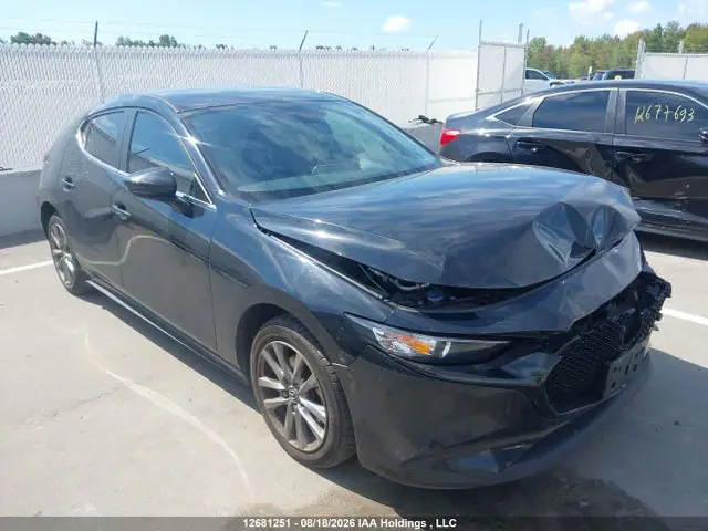 JM1BPAK72P1620034 — 2023 Mazda MAZDA3 GX, Передняя часть (Front), фото до ремонта