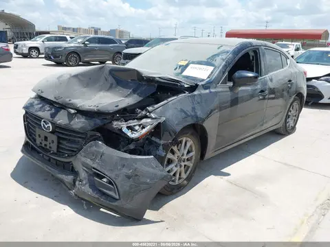 2018 Mazda Mazda3 Sport VIN 3MZBN1U74JM228599 фото 2