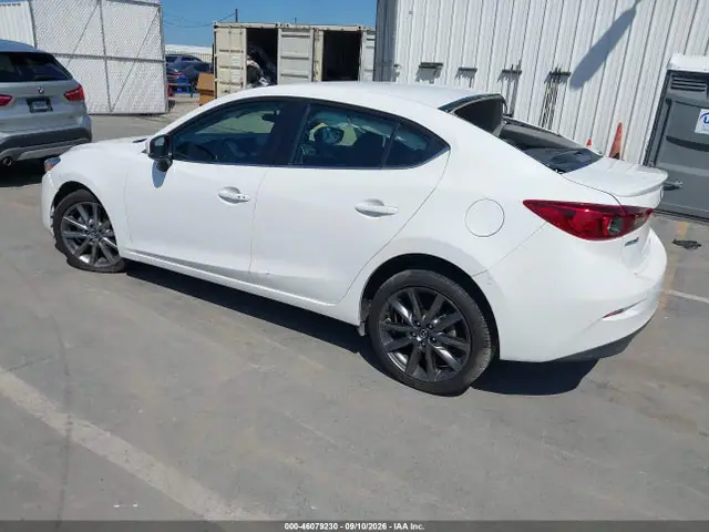 3MZBN1V31JM202375 — 2018 Mazda MAZDA3 Touring, фото 3 с аукциона IAAI 14.10.2026, Левый и правый бока