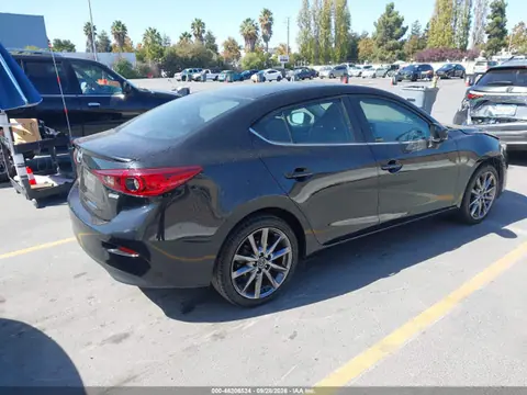 2018 Mazda Mazda3 Touring VIN 3MZBN1V34JM201463 фото 4