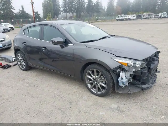 3MZBN1L34JM160108 — 2018 Mazda MAZDA3 Touring, Передняя и задняя части (Front & Rear), фото до ремонта