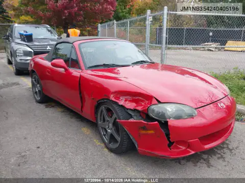 JM1NB354240405196 — 2004 Mazda MX-5, Передняя часть справа, фото до ремонта