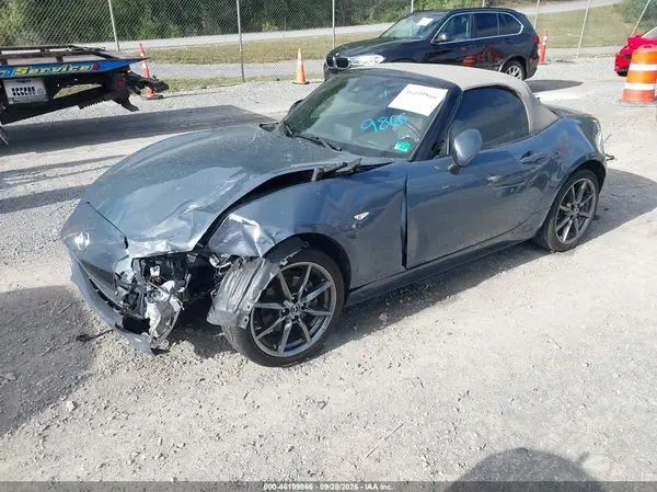 JM1NDAD77L0414114 — 2020 Mazda MX-5, фото 2 с аукциона IAAI, Передняя часть