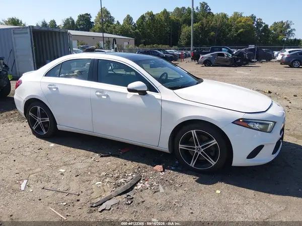 WDD3G4EB1KW012450 — 2019 Mercedes-Benz A-Klasse, Левый бок (Left Side), фото до ремонта