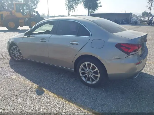 WDD3G4EB4KW027024 — 2019 Mercedes-Benz A-Klasse, фото 3 с аукциона IAAI, LEFT & RIGHT SIDE