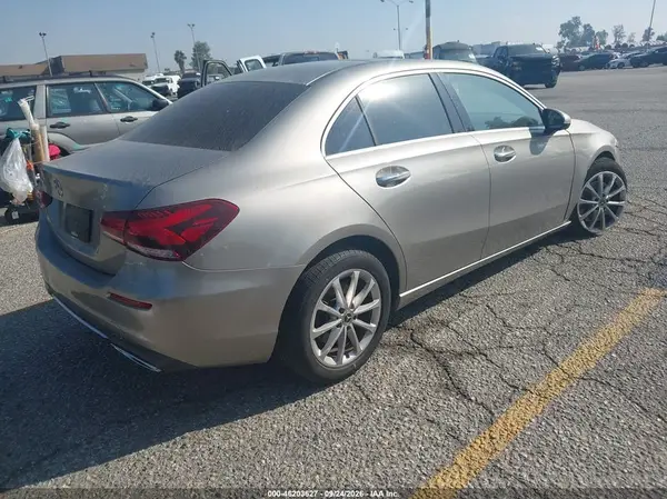 WDD3G4EB4KW027024 — 2019 Mercedes-Benz A-Klasse, фото 4 с аукциона IAAI, LEFT & RIGHT SIDE