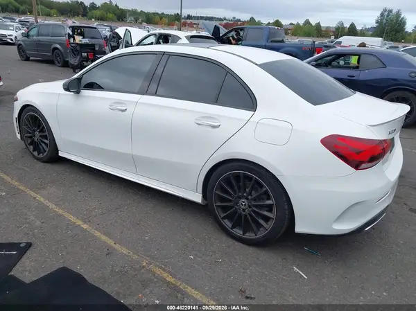 WDD3G4EB6KW005574 — 2019 Mercedes-Benz A-Klasse, фото 3 с аукциона IAAI, Правый бок