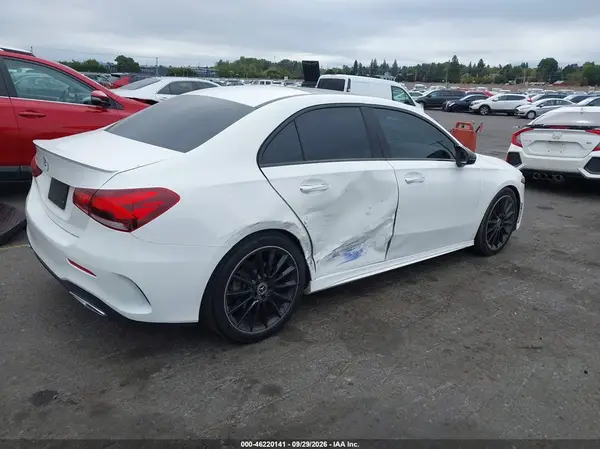 WDD3G4EB6KW005574 — 2019 Mercedes-Benz A-Klasse, фото 4 с аукциона IAAI, Правый бок