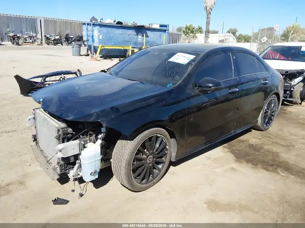 W1K3G4EB0LW044775 — 2020 Mercedes-Benz A-Klasse, фото 2 с аукциона IAAI, Передняя часть