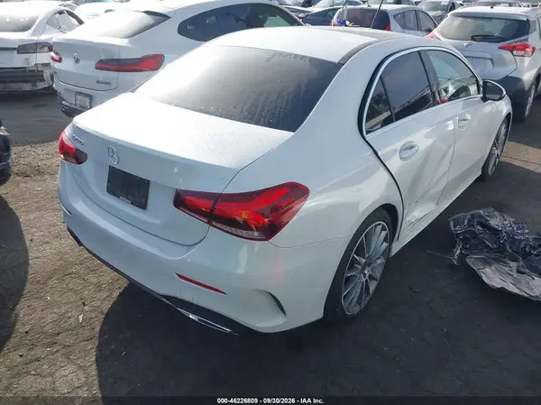 W1K3G4EB3LW043619 — 2020 Mercedes-Benz A-Klasse, фото 4 с аукциона IAAI, Правый бок