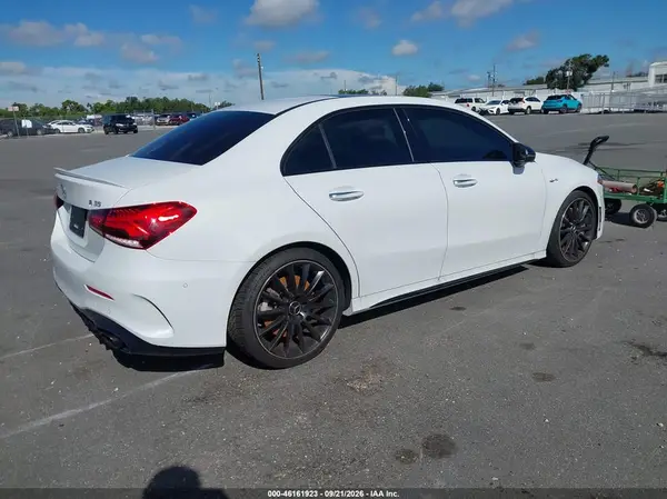 W1K3G5BB4MJ262758 — 2021 Mercedes-Benz A-Klasse, фото 4 с аукциона IAAI 13.10.2026, Подтопление