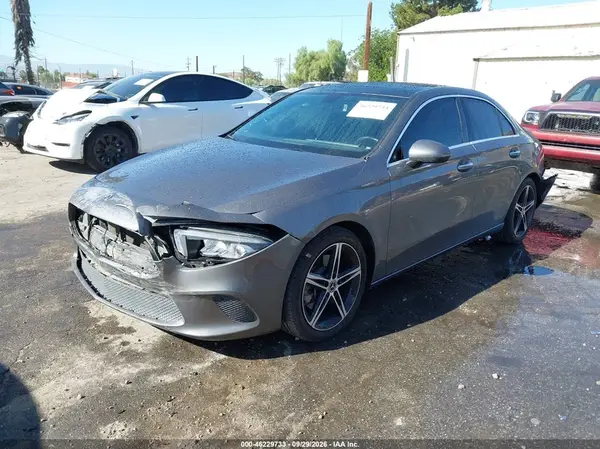 W1K3G4EB7MJ298708 — 2021 Mercedes-Benz A-Klasse, фото 2 с аукциона IAAI, Передняя и задняя части