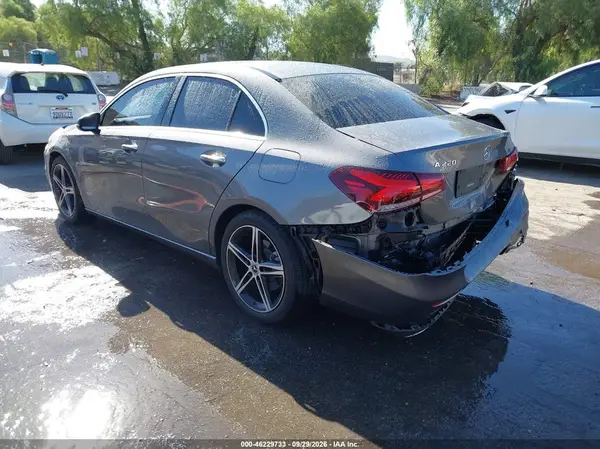 W1K3G4EB7MJ298708 — 2021 Mercedes-Benz A-Klasse, фото 3 с аукциона IAAI, Передняя и задняя части