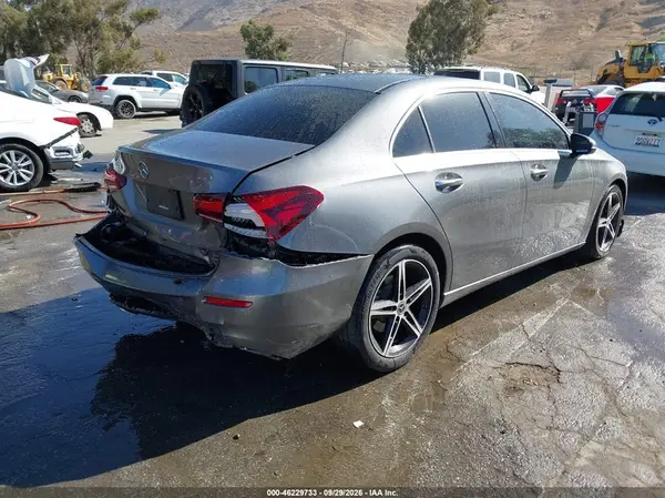 W1K3G4EB7MJ298708 — 2021 Mercedes-Benz A-Klasse, фото 4 с аукциона IAAI, Передняя и задняя части