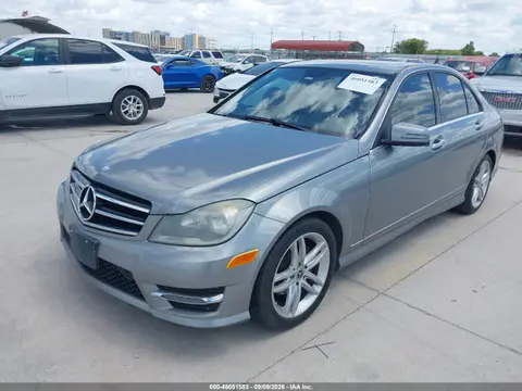 2014 Mercedes-Benz C 250 Sport VIN WDDGF4HB9EG250366 фото 2