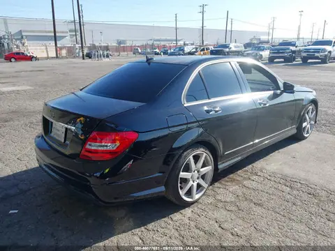 2014 Mercedes-Benz C 250 Sport VIN WDDGF4HB5EA953160 фото 4