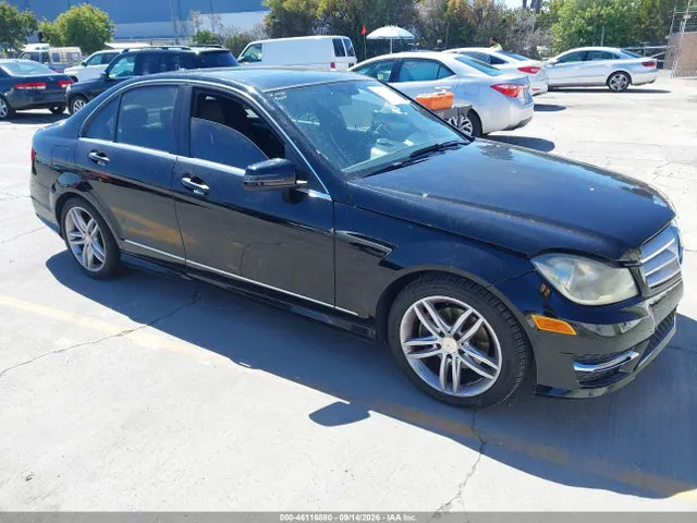 2014 Mercedes-Benz C 250 Sport VIN WDDGF4HB4EA945910 фото 1