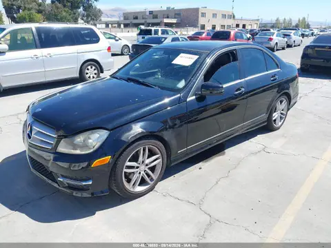 2014 Mercedes-Benz C 250 Sport VIN WDDGF4HB4EA945910 фото 2