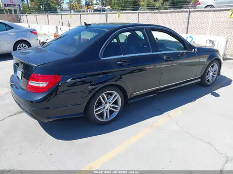 2014 Mercedes-Benz C 250 Sport VIN WDDGF4HB4EA945910 фото 4