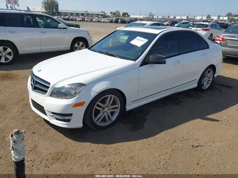 2014 Mercedes-Benz C 250 Sport VIN WDDGF4HB7EA968131 фото 2