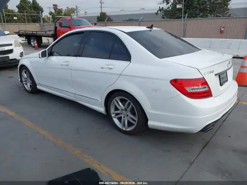 2014 Mercedes-Benz C 250 Sport VIN WDDGF4HB9EG199547 фото 3