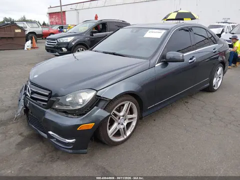 2014 Mercedes-Benz C 300 Sport 4matic VIN WDDGF8AB3ER321566 фото 2