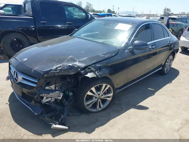 55SWF4JB4HU232693 — 2017 Mercedes-Benz C 300, фото 2 с аукциона IAAI 30.09.2026, Передняя часть слева