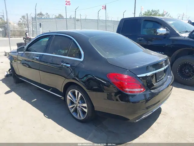 55SWF4JB4HU232693 — 2017 Mercedes-Benz C 300, фото 3 с аукциона IAAI 30.09.2026, Передняя часть слева