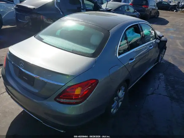 55SWF4JB0GU121251 — 2016 Mercedes-Benz C-Klasse, фото 4 с аукциона IAAI, Передняя часть справа