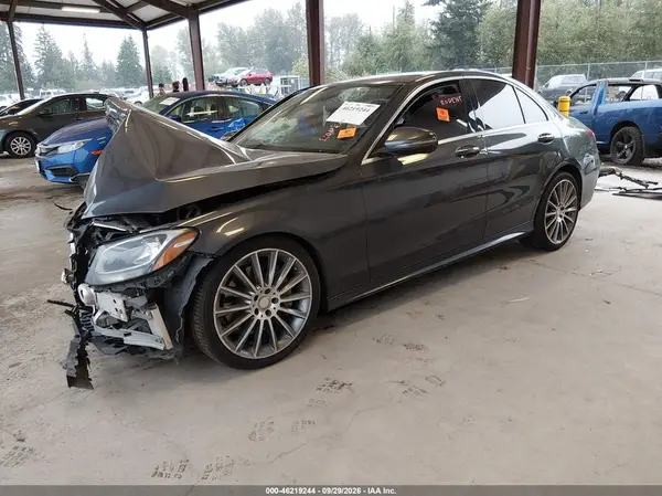 55SWF4JB6GU113588 — 2016 Mercedes-Benz C-Klasse, фото 2 с аукциона IAAI, Передняя часть