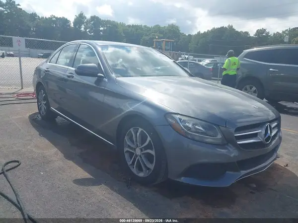 WDDWF4JB3HR238132 — 2017 Mercedes-Benz C-Klasse, REPOSSESSION, фото до ремонта
