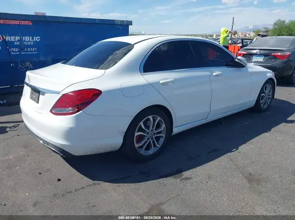 55SWF4JB6HU211019 — 2017 Mercedes-Benz C-Klasse, фото 4 с аукциона IAAI, Передняя часть