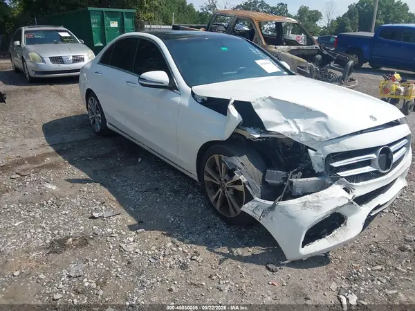 WDDWF4JB6JR386071 — 2018 Mercedes-Benz C-Klasse, Передняя часть слева (Left Front), фото до ремонта