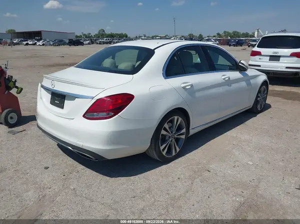 55SWF4JB2JU248882 — 2018 Mercedes-Benz C-Klasse, фото 4 с аукциона IAAI 13.10.2026, Задняя часть слева