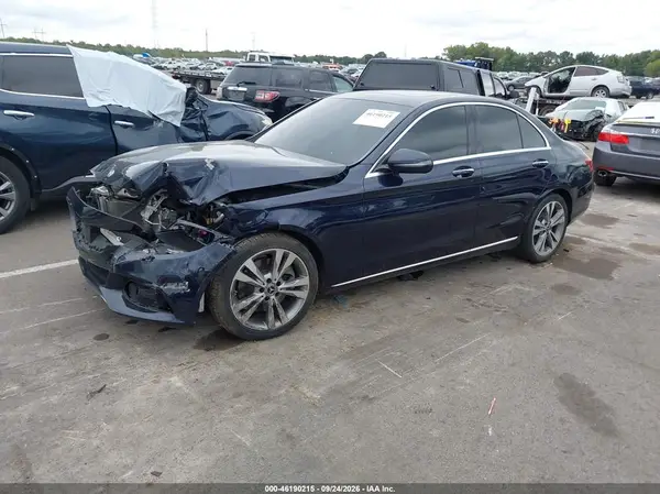 55SWF4JB9JU273696 — 2018 Mercedes-Benz C-Klasse, фото 2 с аукциона IAAI, Передняя часть