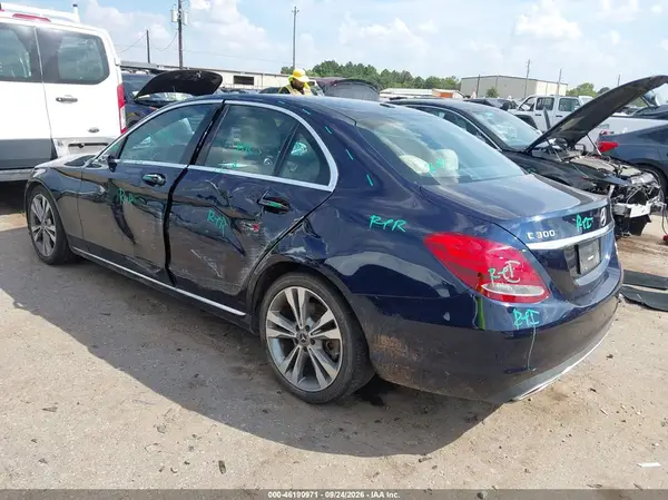 55SWF4JB4JU261763 — 2018 Mercedes-Benz C-Klasse, фото 3 с аукциона IAAI, Передняя часть
