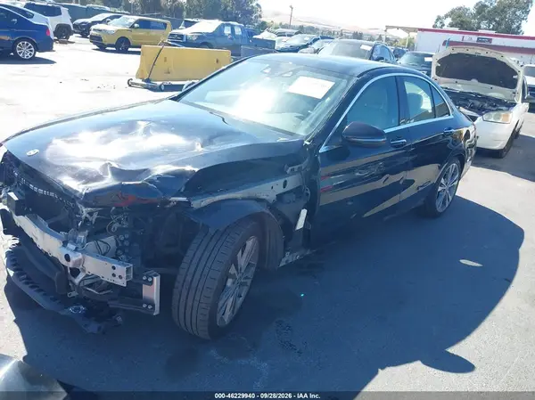 55SWF4JB2JU250437 — 2018 Mercedes-Benz C-Klasse, фото 2 с аукциона IAAI, Передняя часть слева