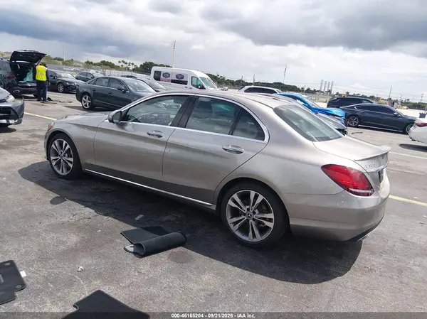55SWF8DB8KU317255 — 2019 Mercedes-Benz C-Klasse, фото 3 с аукциона IAAI 09.10.2026, Правый бок