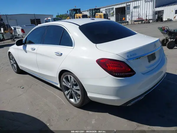 55SWF8DB9KU318849 — 2019 Mercedes-Benz C-Klasse, фото 3 с аукциона IAAI, Правый бок