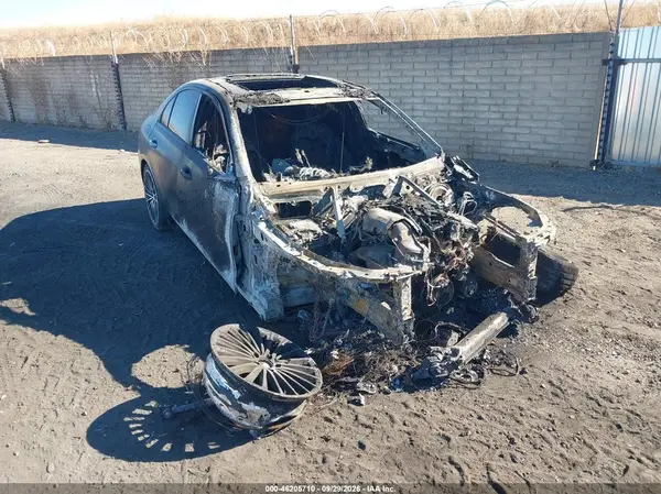 W1KAF4HB7RR162240 — 2024 Mercedes-Benz C-Klasse, Пожар двигателя (Engine Burn), фото до ремонта