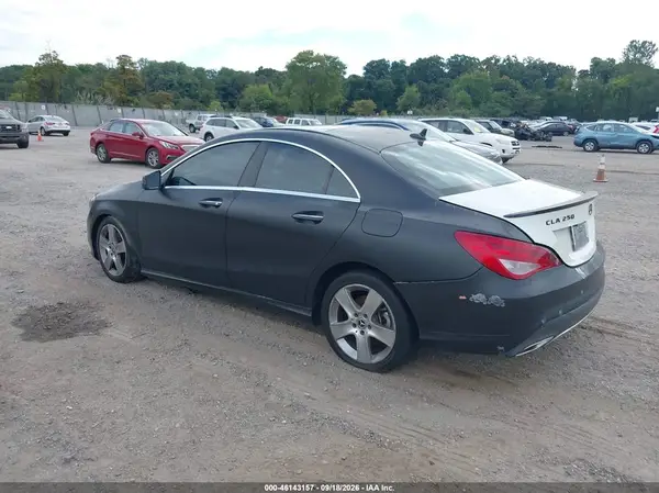 WDDSJ4GB1JN657467 — 2018 Mercedes-Benz CLA-Klasse, фото 3 с аукциона IAAI 13.10.2026, Повреждения снизу