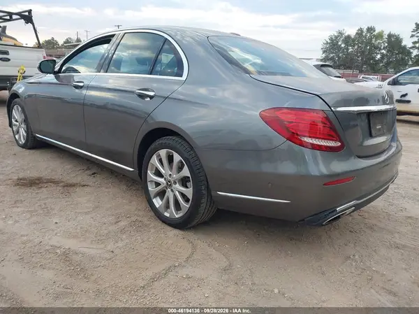 WDDZF4JB2HA239901 — 2017 Mercedes-Benz E-Klasse, фото 3 с аукциона IAAI, Передняя часть