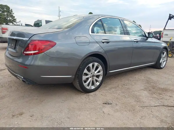 WDDZF4JB2HA239901 — 2017 Mercedes-Benz E-Klasse, фото 4 с аукциона IAAI, Передняя часть
