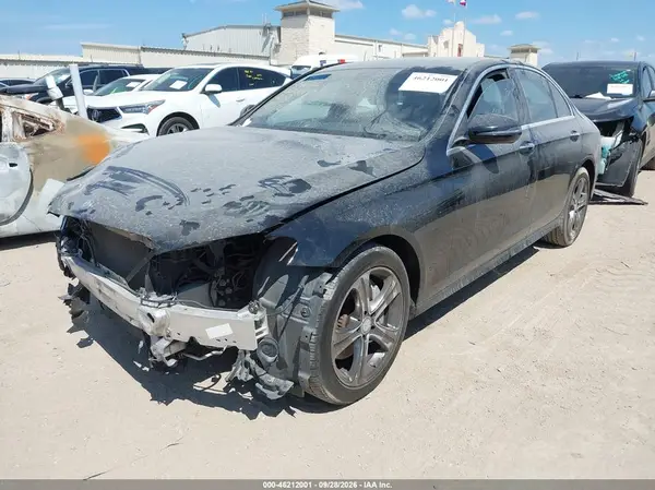 WDDZF4KB4HA195172 — 2017 Mercedes-Benz E-Klasse, фото 2 с аукциона IAAI, Передняя часть