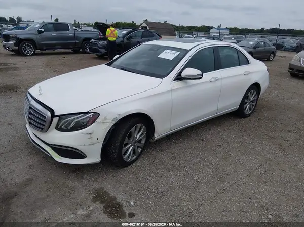 WDDZF4KB6HA230018 — 2017 Mercedes-Benz E-Klasse, фото 2 с аукциона IAAI, Передняя часть слева