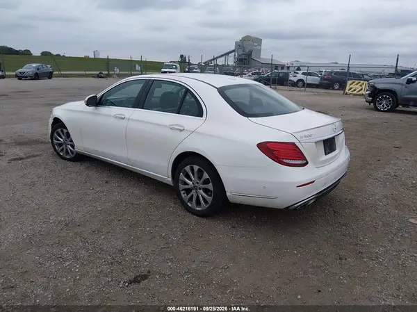 WDDZF4KB6HA230018 — 2017 Mercedes-Benz E-Klasse, фото 3 с аукциона IAAI, Передняя часть слева