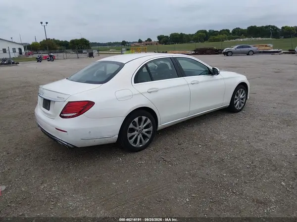 WDDZF4KB6HA230018 — 2017 Mercedes-Benz E-Klasse, фото 4 с аукциона IAAI, Передняя часть слева